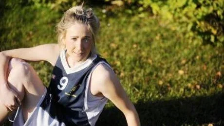 ATTACK. Emma Nilsson, gjorrde tillsammans med Elin Söderström, mest poäng i laget förra säsongen. När damligan drar igång igen på söndagen är hennes jobb enkelt - attackera korgen.