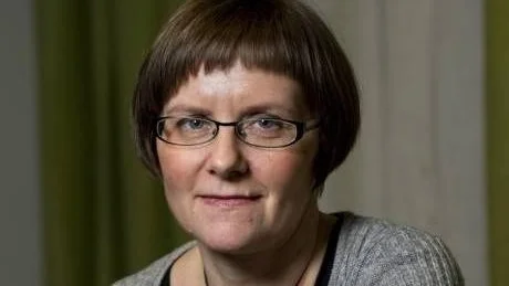 I TVÅSPRÅKIGHETEN. Katarina Kieri har skrivit en roman som bubblar av friskhet i djupet.