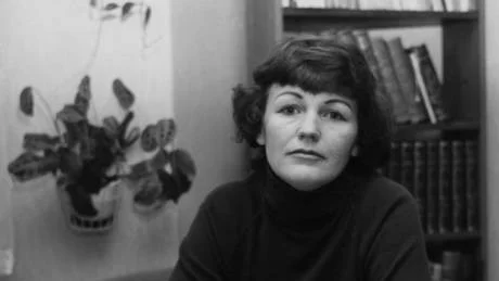 HYLLAS. Sonja Åkesson debuterade 1957 med diktsamlingen Situationer. Nu hyllas hon med samlingsplattan Sonja Åkesson tolkad av.