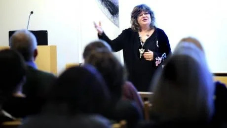 KRITISK. Ann Hellströmer ifrågasätter starkt hur vuxenvärlden kan tillåta att skolmiljön som barn vistas i, får se ut som den gör.
