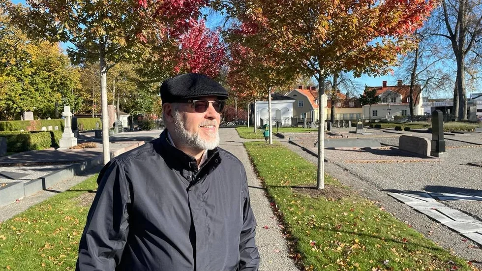 Jan-Peter Brinkby ska själv åka runt i södra pastoratet och tända ljus fredagen den 4 november. Förra året tände man 80 ljus runt om i kommunen.