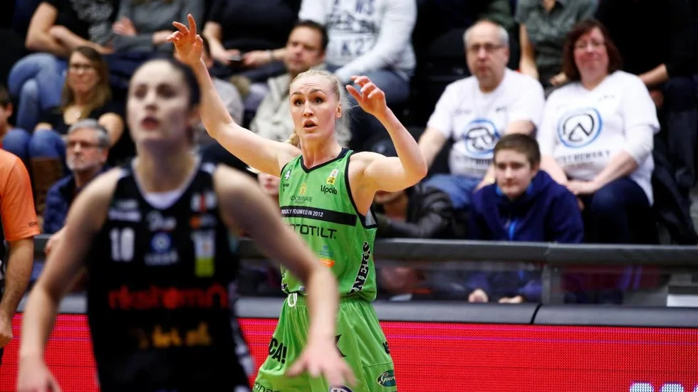 Besegrad. Frida Aili har mängder av silver redan och fick en tung start på den här finalserien.