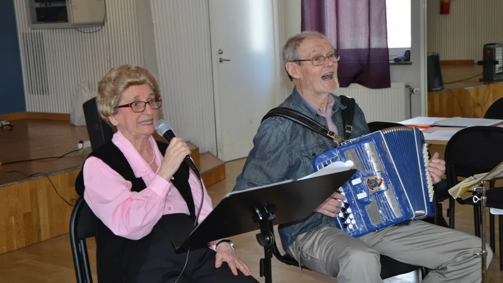 Ledde allsången. Gun Lindberg och Sven Andersson.