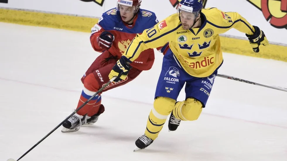 Godkänd. Johan Fransson var en av få svenska spelare som kunde lämna matchen med hedern i behåll. (Arkivbild från Sverige–Ryssland.