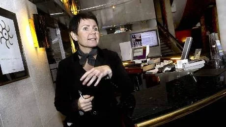 TREVLIGT.  "Roligt med sådana här arrangemang, säger receptionist Maria Suneman på Statt. Och ja, det är fullbokat på hotellet. Foto: Håkan Gidlöw