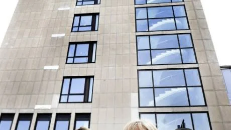 UNGDOMAR SKA STANNA. "Vi arbetar med att stärka Luleås varumärke - målet är att få ungdomar att stanna kvar i stan", säger utvecklingschefen Anna Degerman. Till vänster näringslivsutvecklaren Anneli Nilsson.