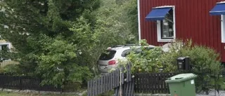 Bilen slungades in i huset