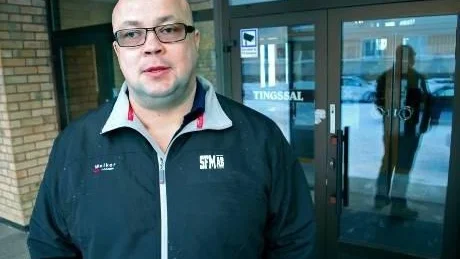VILL HA UPPRÄTTELSE. Den tidigare världsmästaren i brottning, Tomas Johansson, har erkänt i polisförhör att han ska ha köpt sex. Men nu hävdar han att polisen rådde honom att göra det för att slippa skriverier i tidningarna.