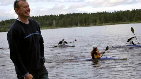 ambassadör. Australiensiske Duncan Cochrane är en av världens bästa kanotpolodomare och tillhör ett av de mest kända namnen inom sporten. Under de senaste dagarna har han besökt Luleå för att utbilda domare och berätta om sina erfarenheter.Foto: Anton Olofsson