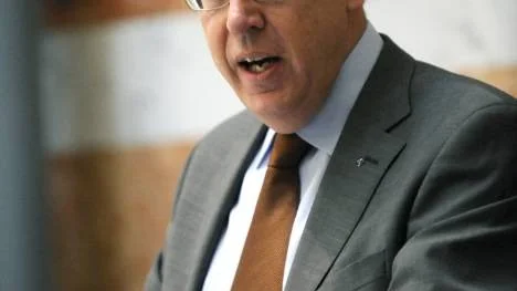 Bostadsminister Mats Odell gör föga för att skapa förutsättningar för byggandet av billiga hyresrätter. Snarare motverkar han en sådan utveckling. Allt medan 245 000 unga vuxna saknar egen bostad.