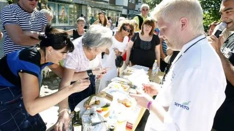 Årets publiklag bestod av Madelene Hamberg Ölund och Anita Bladh som utmande resterande lag i årets Grill Janne med fyllda laxkotletter, färskpotatis och fyllda tomater.