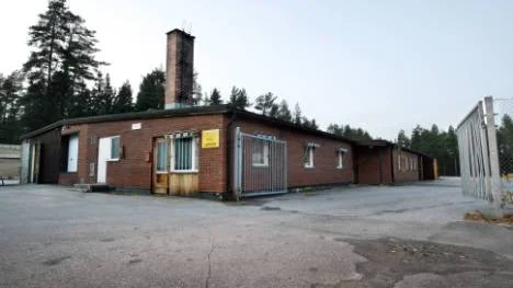 Det är hit, till HH-dörrens gamla fabrikslokaler som Hilding Holmqvist flyttar sitt företag Freno AB från Lycksele till Piteå. På onsdagseftermiddagen köpte Holmqvist lokalerna av Piteå näringsfastigheter, PNF. Verksamheten beräknas på sikt sysselsätta mellan 25 och 30 anställda.