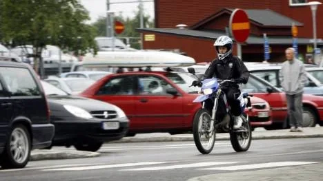 Inom ett år krävs det körkort för att få köra EU-moped. Det beslutade regeringen i dagarna. För den långsammare klass två mopeden ställs det krav på förarutbildning.