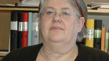 De flesta bidragsansökningarna kommer in i slutet av månaden, vilket leder till en stor arbetsbelastning", säger Anne-Britt Ferreira, avdelningschef för individ-och familjeomsorgen. (Arkivbild)