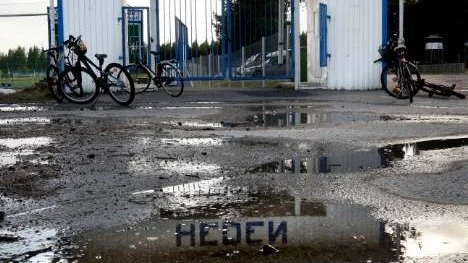 700 000 kronor har runnit ur Storfors AIK:s fotbollskassa, försnillade av en klubbfunktionär. Mannen döms nu skyldig för grov förskringring. Han ska betala tillbaka pengarna till klubben - och även sitta i fängelse under ett år och sex månader.