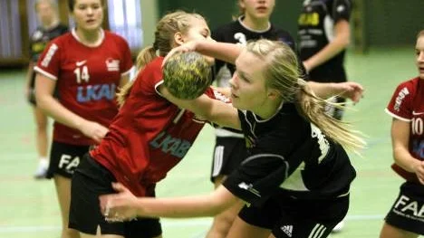 Victoria Hedqvist har klivit fram som skytt i Lillpites handbollsgäng. Hon lyckades så bra att Kiruna satte punktmarkering på henne.