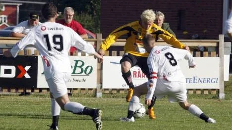 Linus Olsson fortsätter att trolla i division 2- fotbollen....