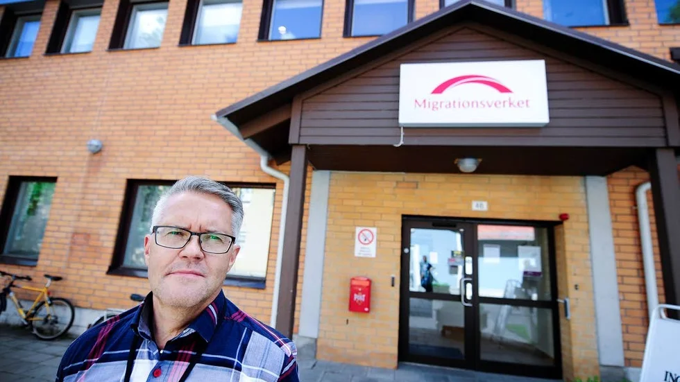 Oklart. Än så länge är det svårt att förutse vad som händer efter regeringens besked att det blir tuffare krav för flyktingar. "Det är för tidigt att uttala sig om det", säger Håkan Hansi, chef för Migrationsverket nord.