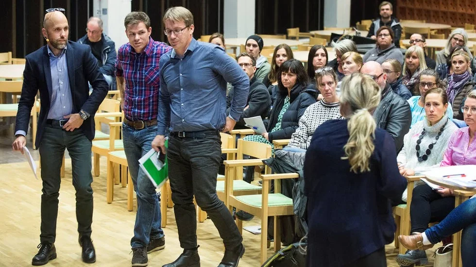 Opinionen i skolfrågan. Den utgörs av bland andra Jon Hallström, Björn Karlsson och Tomas Söderlund.