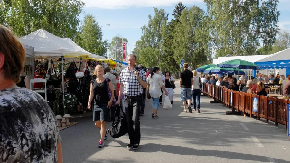 Bryter uppgörelse? "Luleå har frångått den uppgörelse som finns i länet mellan de som arrangerar sommarmarknaderna", säger Mikael Larsson, kommunalråd i Överkalix.