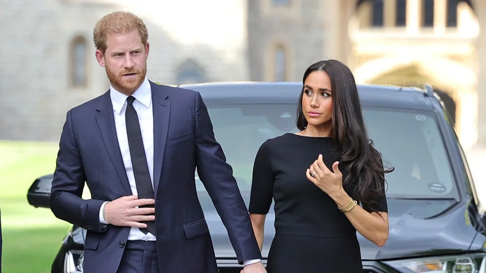 Prins Harry och Meghan utanför slottet Windsor den 10 september, två dagar efter drottning Elizabeths död. Arkivbild.