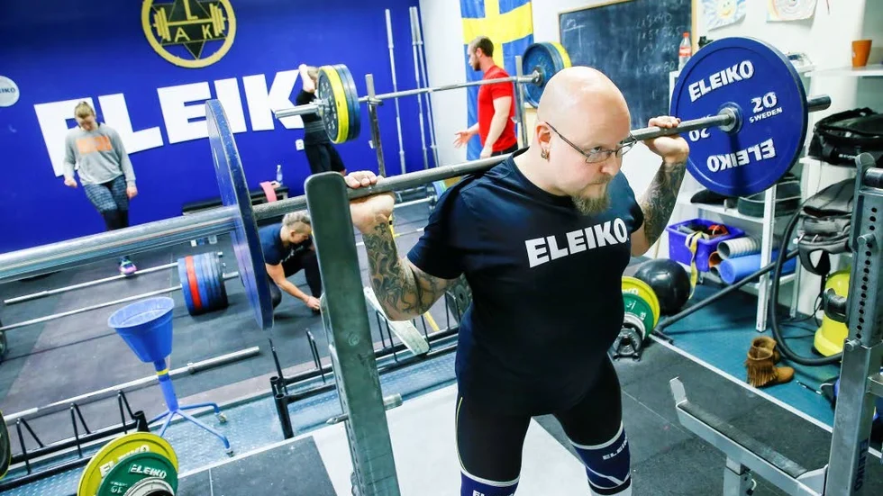 Knäböj. JOakim Lakso har tävlat i 20 år trots det siktar han på att vara som bäst om fem år.