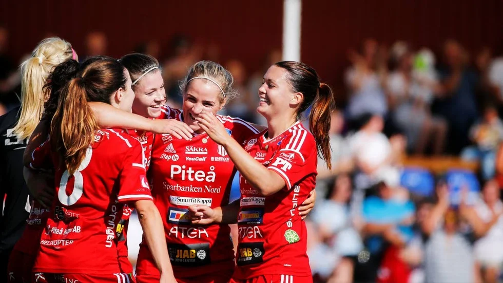 Lämnar. Emilia Appelqvist, till vänster, lämnar Piteå IF för seriekonkurrenten Djurgården.