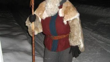 Tomten i Sikfors gladda alla i byn genom att vandra runt och önska God Jul på julafton.