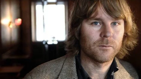 Nicolai Dunger blir högaktuell under 2009. Bland annat i dubbla samarbeten med Nina Persson.