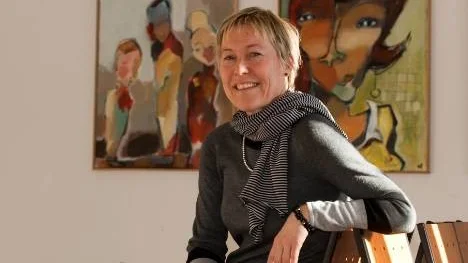Elisabet Persson vill se ljust på livet och gärna ge betraktaren av hennes konst en glad upplevelse.