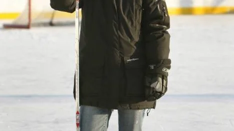16-åriga Rebecca Stenberg är en hockeytalang i högsta grad. Hon har varit en av Munksunds bästa spelare i division 1 den här säsongen och har svarat för 22 mål och 15 assist på 15 spelade matcher.