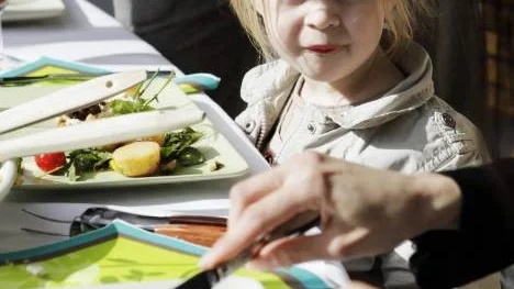 Blenda Bergström tycker om att sitta länge vid bordet och plocka, gärna med tapas.