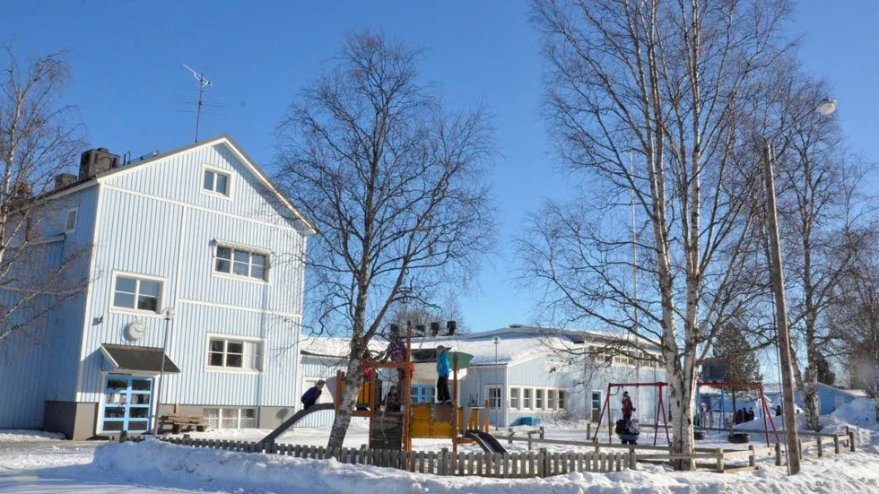 Blir kvar. Den nedläggningshotade Vitåskolan blir kvar i minst ett år till. Beskedet glädjer föräldrar till barnen.