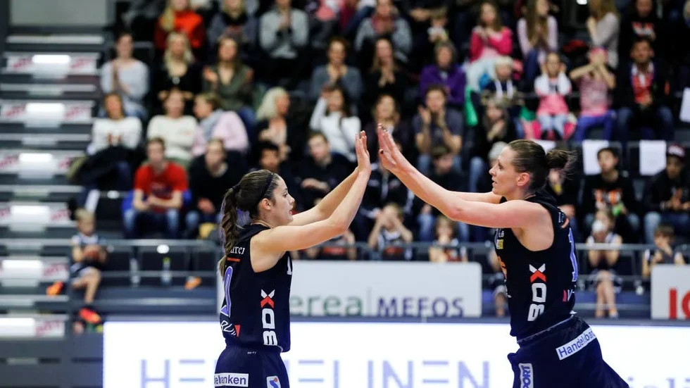 Anna Barthold och Katie Bussey.