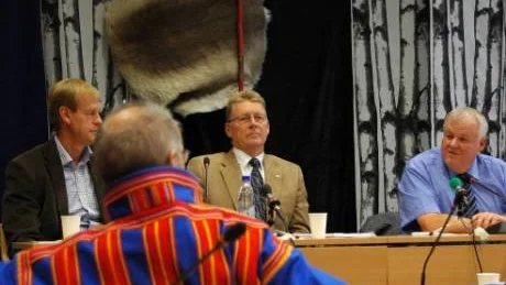 DEBATTERADE. Richard Holmgren från Vattenfall, Göran Olovsson från LKAB och Tommy Nilsson från Sveaskog uppskattade debatten om hur samer och industrin bäst ska samexistera. Också debattledaren Mattias Åhrén var nöjd. "Jag är nöjd och uppskattar att de kom hit och svarade ärligt och utvecklande på våra frågor".