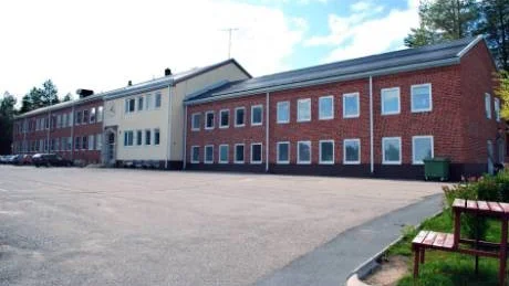 EN KRONA. Övertorneå kommun säljer skolbyggnaden i Hedenäset till Hietaniemi friskoleförening för en krona.
FOTO: GÖRAN LAHTI