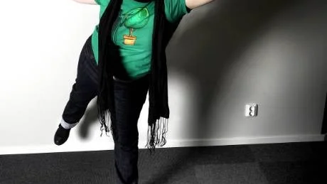 Susanne Johansson testar Wii fit.
