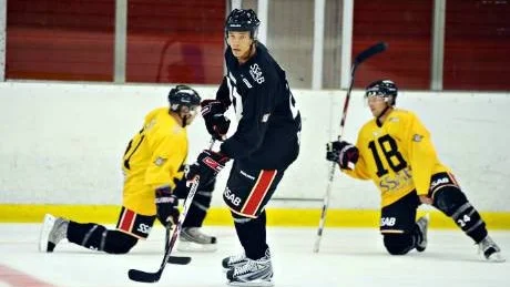 tjenare. Bland det första österrikaren och nyförvärvet Thomas Raffl får lära sig att säga i sin nya miljö.Foto: Josefin Wiklund