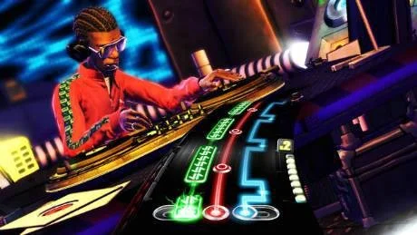 KLUBB HEMMA. Guitar Hero, Rock Band och nu DJ Hero. Nu kan man simulera klubb hemma i vardagsrummet.