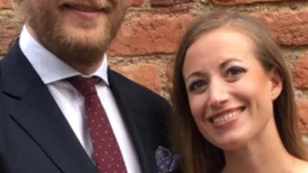 Snuvade. Det blivande brudparet Viktor Johansson och Helena Holmgren är förtvivlade efter beskedet att nyårsfyrverkeriet flyttats från norra hamn.