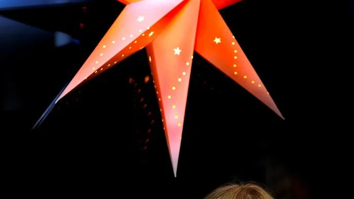 Multikulturell. Linnea Nylund, festivalgeneral för Nattfestivalen i Korpilombolo menar att syftet med festivalen är att människor och kulturer från olika håll i världen ska mötas.