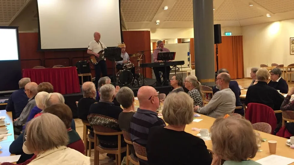 Trevligt. Musikgruppen Rubus höjde trivselfaktorn ytterligare med hjälp av välkända melodier.