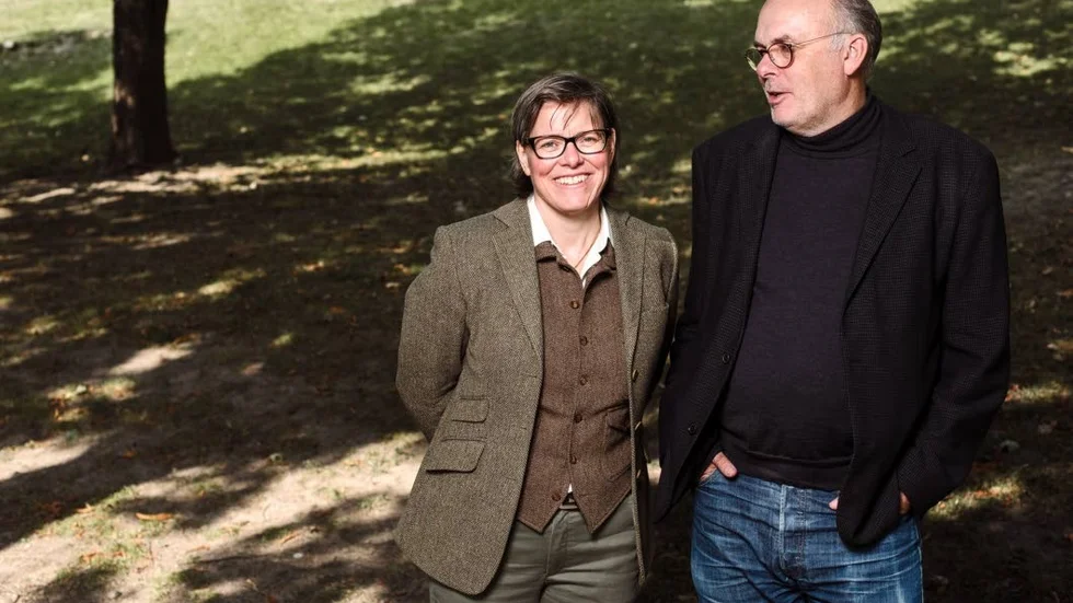 Platonskt. Lena Andersson tolkar Dan Wolgers idéburna konst i boken "Egentligheter" i strängt platonsk anda.