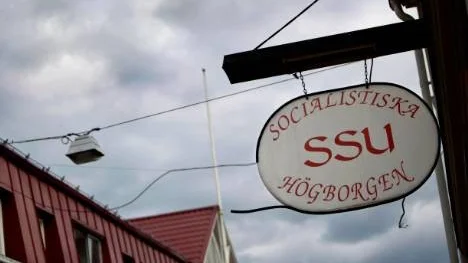 Mörka moln hopar sig över SSU Piteå. Symboliskt börjar även skylten krakelera. En kontroll av den föreningens bidragsansökningar hos Piteå kommun visar att den under åren 2004 till 2010 kan ha lurat till sig mer än en halv miljon kronor.