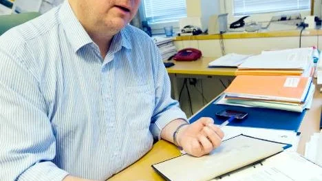 Mikael Ferm, miljöinspektör, och hans kollegor bedömer att det finns 102 förorenade områden inom Piteå kommun. 23 av dem är nedlagda soptippar.