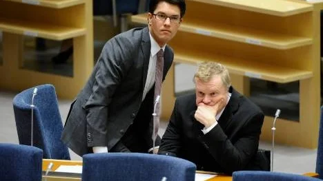 SD:s partiledare Jimmie Åkesson (till vänster) och den nu avgångne SD-riksdagsledamoten Lars Isovaara (till höger).