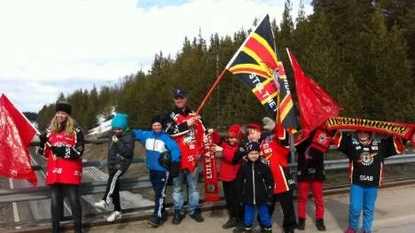 De hejade på Luleås spelarbuss: Ida Lövgren, Liam Norman, Adam Jonsson, Jonas Lövgren, Isak Wikström, Edvin Norman, Svante Norman, Arvid Lövgren och Theo Wikström.
