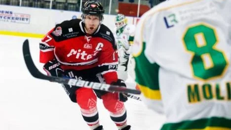 Daniel Olofsson och hans kompisar i Piteå Hockey blev mållösa i säsongens sista match, borta mot Björklöven. (Arkivbild)