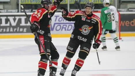 Kim Hirschovits och Linus Klasen fick jubla efter veckans andra raka trepoängare. Luleå vann mot Frölunda med 2-1. (Arkivbild)