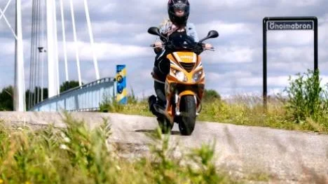 I Norrbotten är hjälmanvändandet i samband med mopedkörning bra. Det konstaterar NTF i en studie. (Arkivbild)